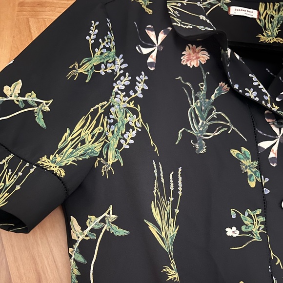 ARITZIA Sunday Best Black Floral Crop Button Down Blouse, Aritzia top, Sleeved - Picture 2 of 6
